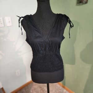 Fitted Sleeveless V-Neck Tie-Shoulder Smocked Blouse for Women NWOT